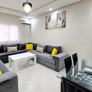  Apartment Modern Family Near Airport